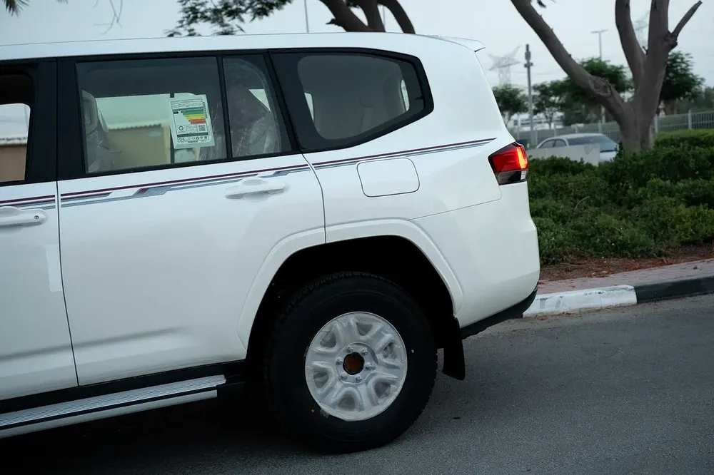 TOYOTA LANDCRUISER GXR DIESEL 3.3 MODEL 2026 GCC - Image 5