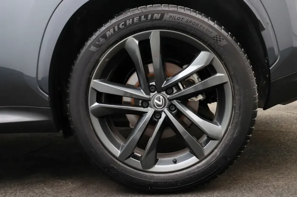 **Special offer** 2025 NX350 Premier 2.4L Turbo - Image 20