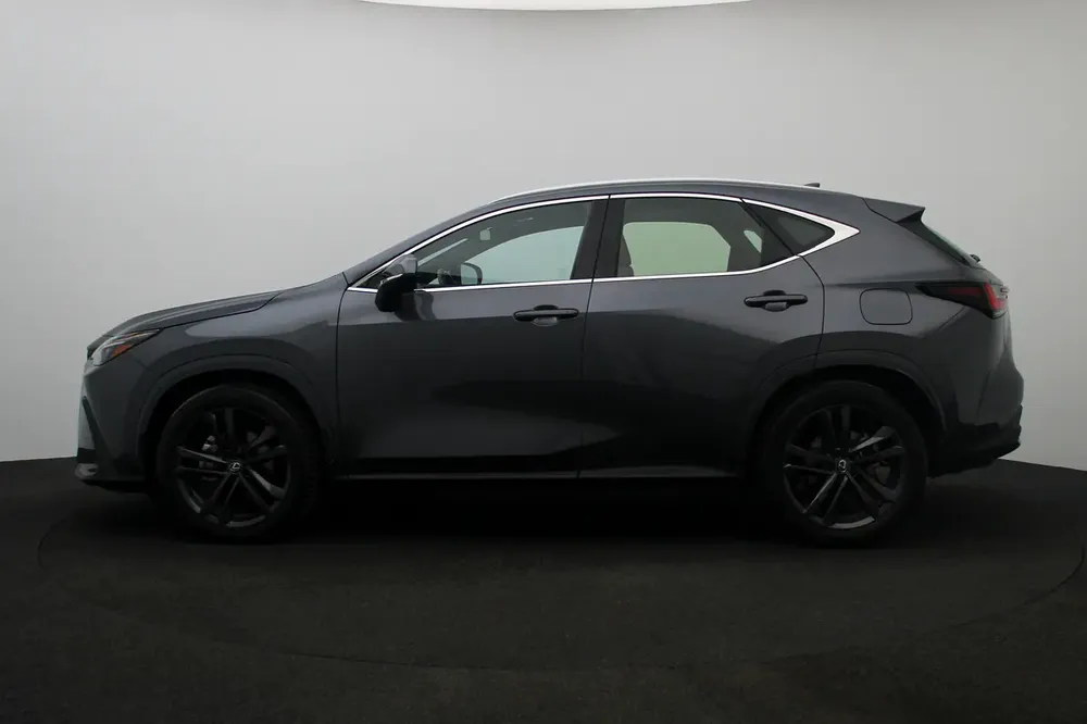 **Special offer** 2025 NX350 Premier 2.4L Turbo - Image 6