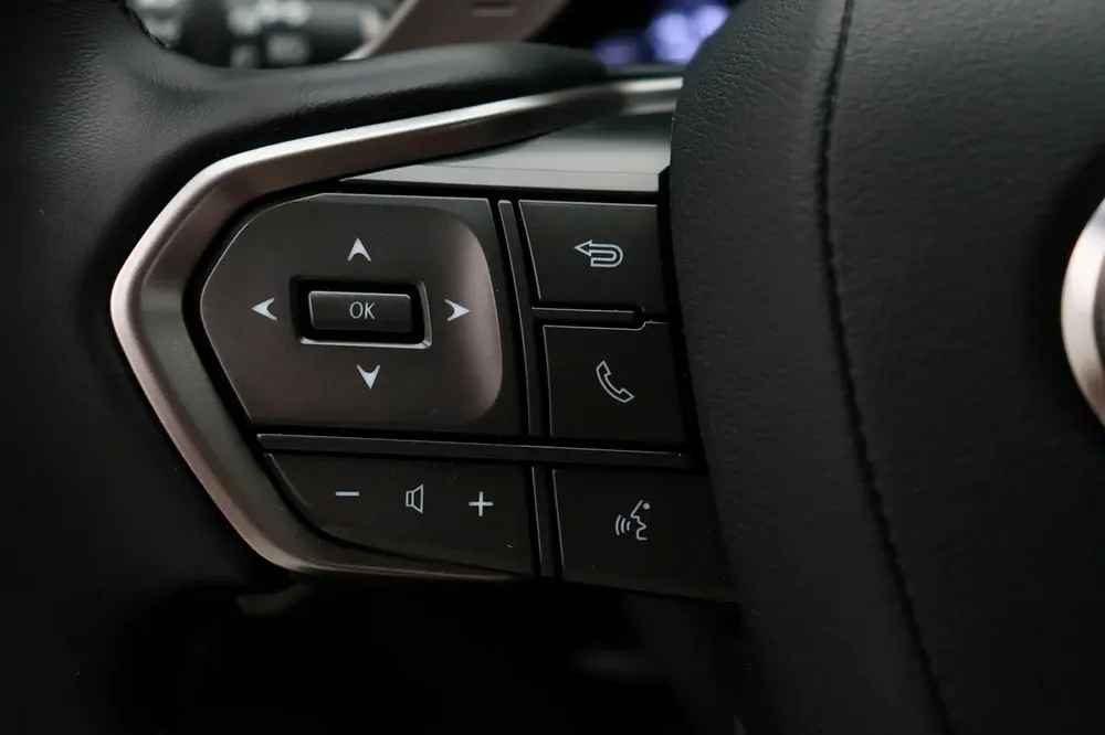 **Special offer** 2025 NX350 Premier 2.4L Turbo - Image 9