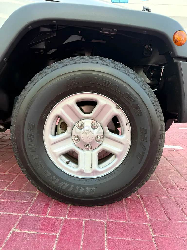 Jeep Wrangler Sport 2015 | GCC Specs | Well Maintained - Image 9