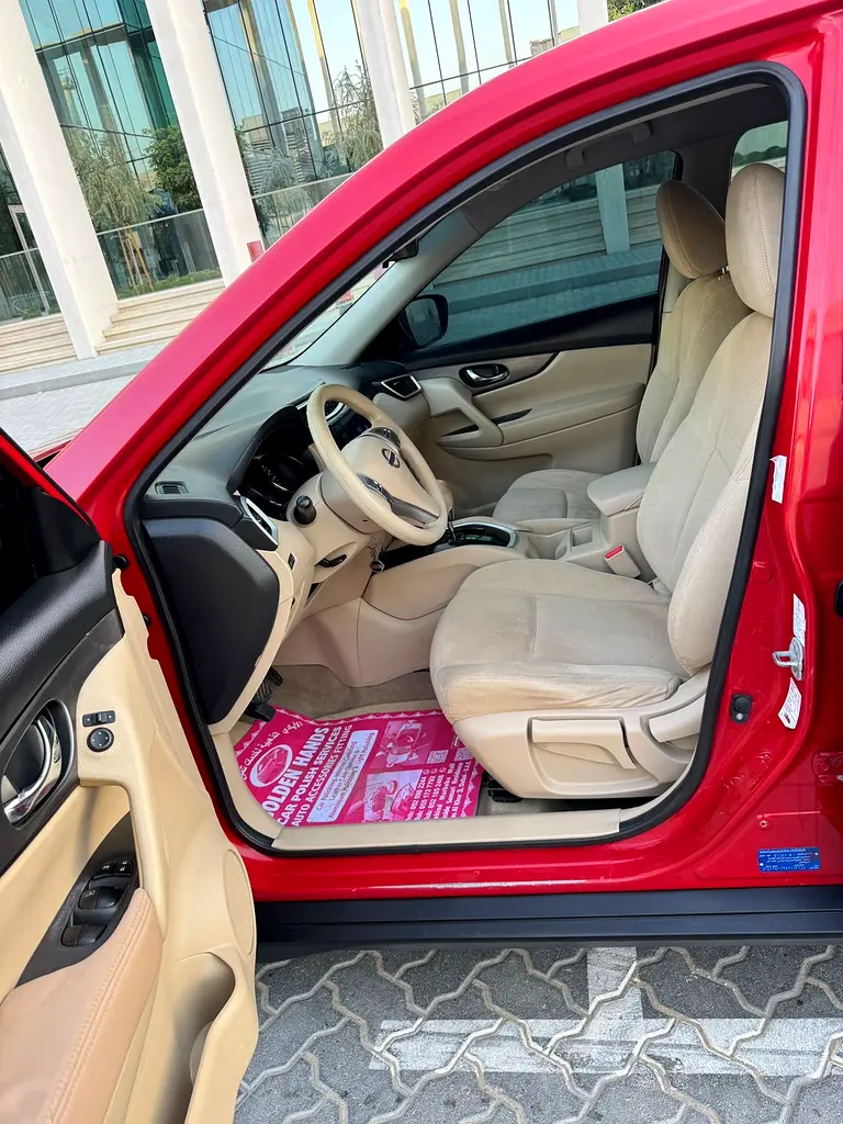 NISSAN X TRAIL 2016 GCC GOOD CONDITION CAR - Image 5
