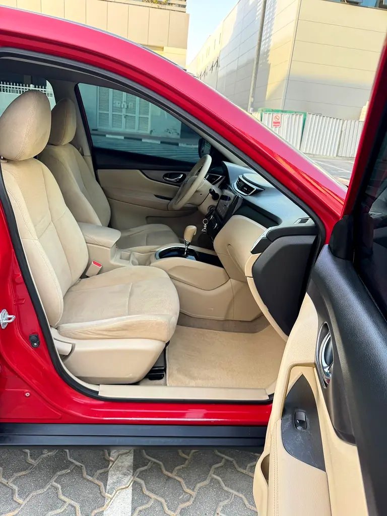 NISSAN X TRAIL 2016 GCC GOOD CONDITION CAR - Image 6