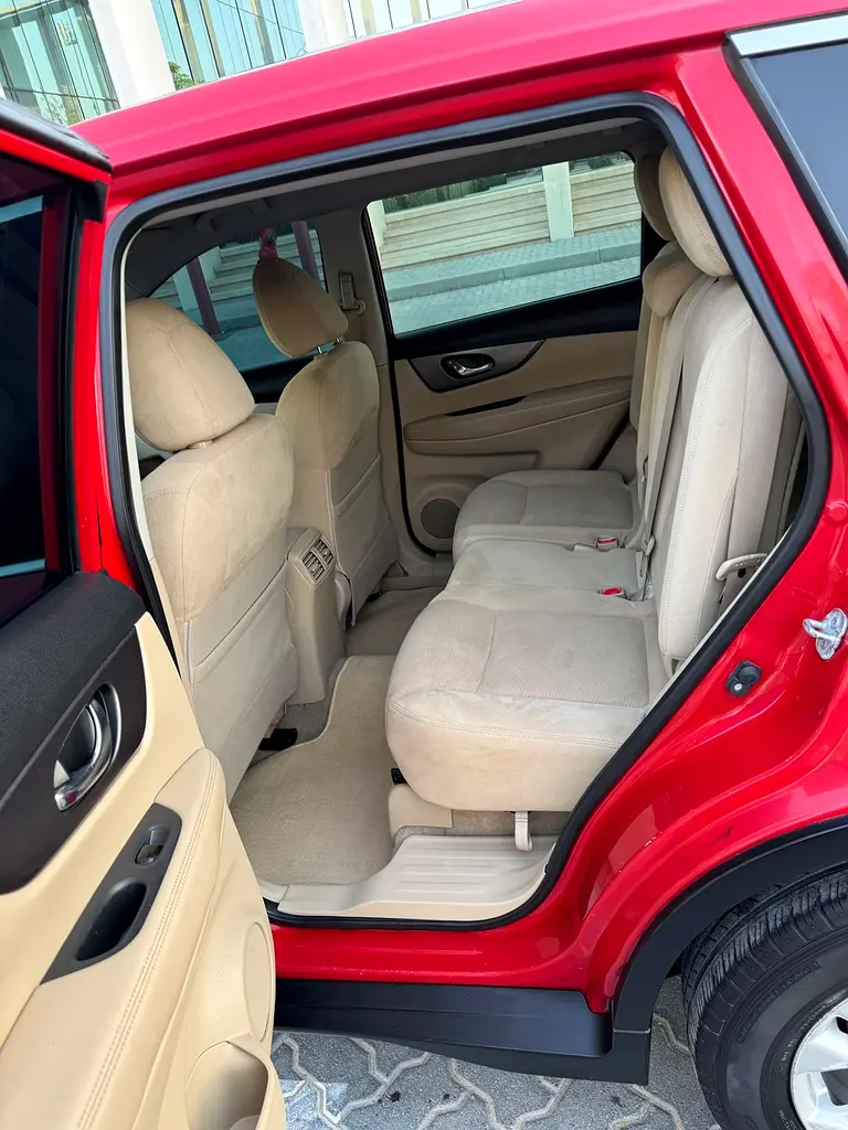 NISSAN X TRAIL 2016 GCC GOOD CONDITION CAR - Image 7
