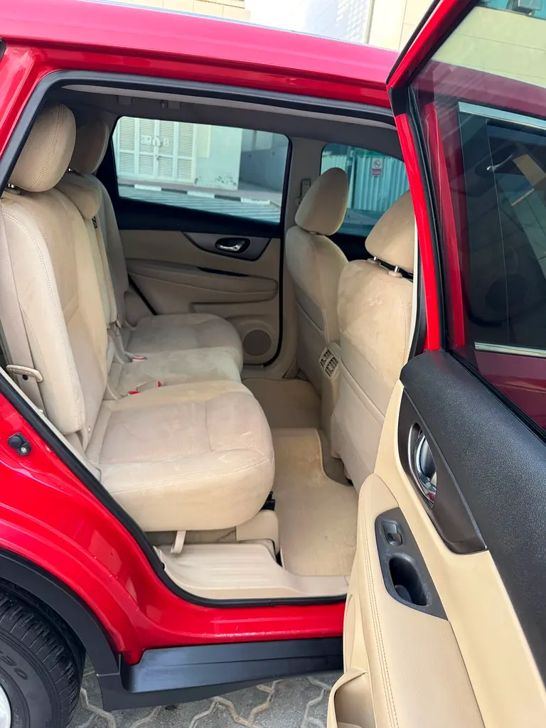 NISSAN X TRAIL 2016 GCC GOOD CONDITION CAR - Image 8