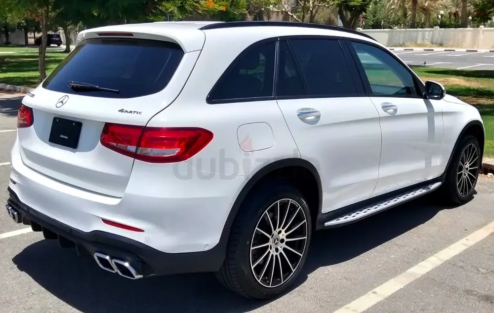 Mercedes Benz GLC 300 - AMG Line - Image 4