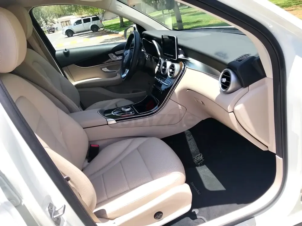 Mercedes Benz GLC 300 - AMG Line - Image 8
