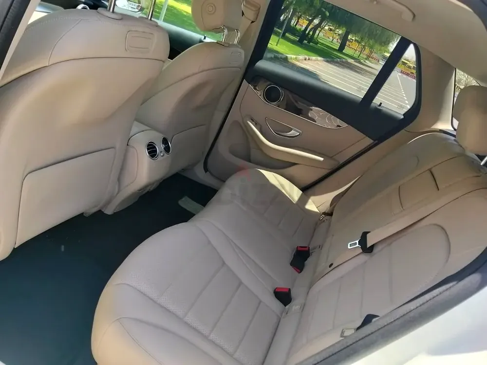 Mercedes Benz GLC 300 - AMG Line - Image 9