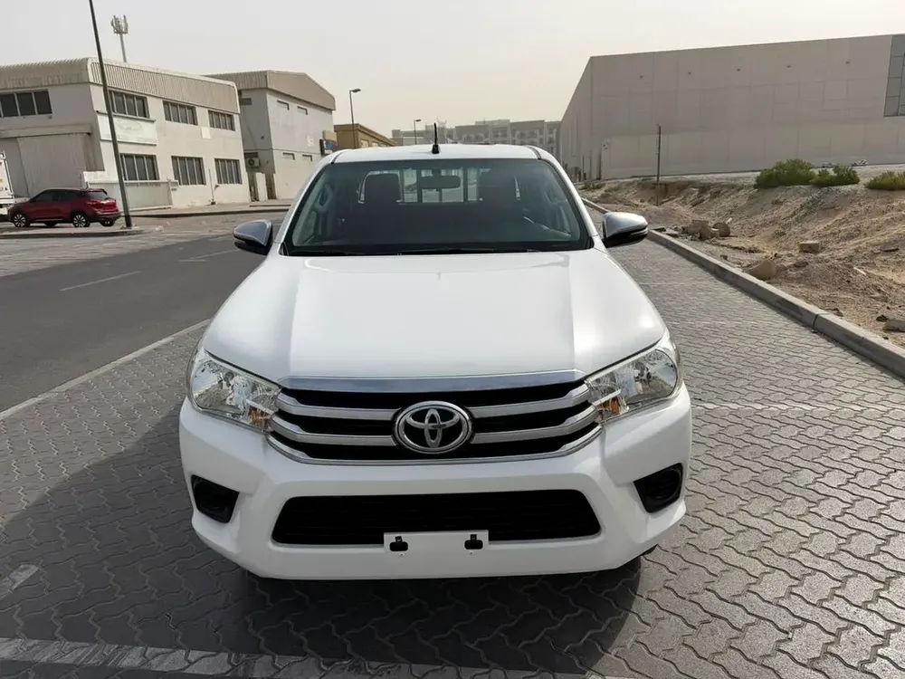 Toyota Hilux // Gcc space // Model 2016 // 4*4 Drive // petrol // Good conditions//Model 2016 - Image 4