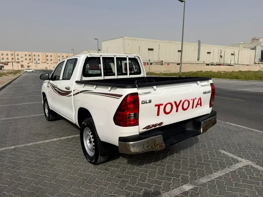 Toyota Hilux // Gcc space // Model 2016 // 4*4 Drive // petrol // Good conditions//Model 2016 - Image 6