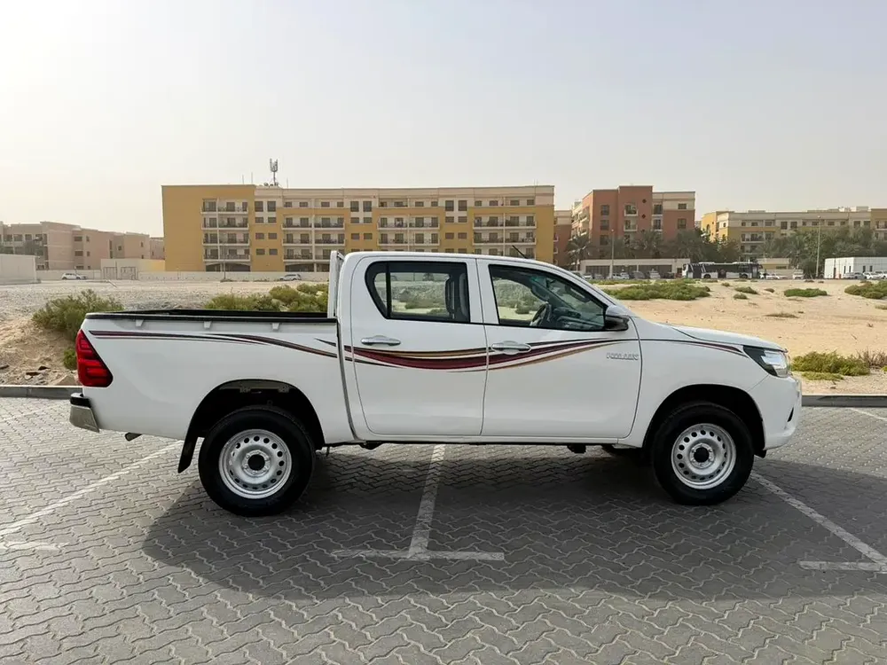 Toyota Hilux // Gcc space // Model 2016 // 4*4 Drive // petrol // Good conditions//Model 2016 - Image 8