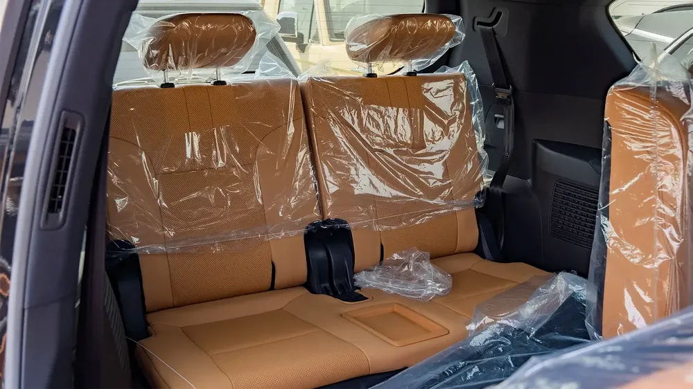 2026 Lexus LX700h Signature 3.5L AT Hybrid 07 Seaters with auto parking (Black) - Image 19