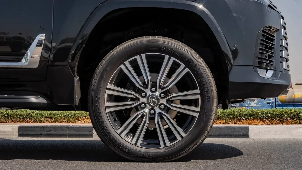 2026 Lexus LX700h Signature 3.5L AT Hybrid 07 Seaters with auto parking (Black) - Image 6