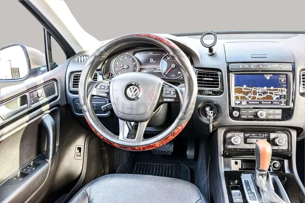 AED 684/month | 2018 Volkswagen Touareg SE | GCC Specs | Ref#404205 - Image 10