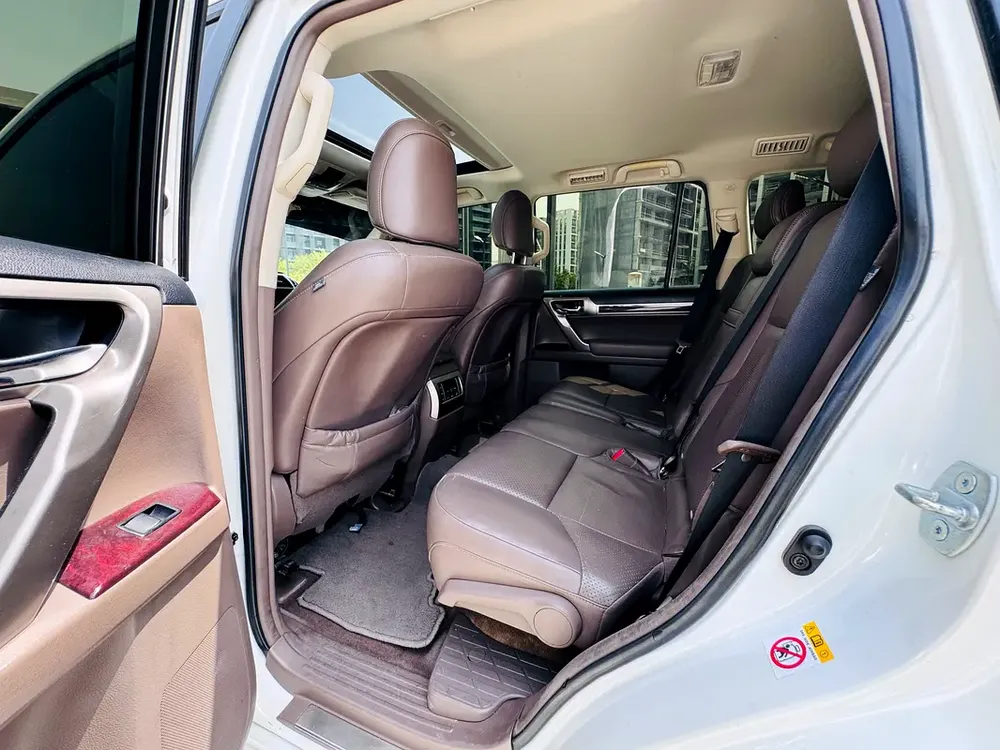 Lexus GX 460 Luxury 2014 - GCC Specs -  Perfect Condition - Image 10
