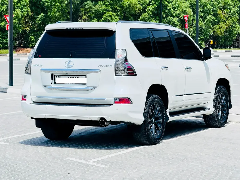 Lexus GX 460 Luxury 2014 - GCC Specs -  Perfect Condition - Image 4