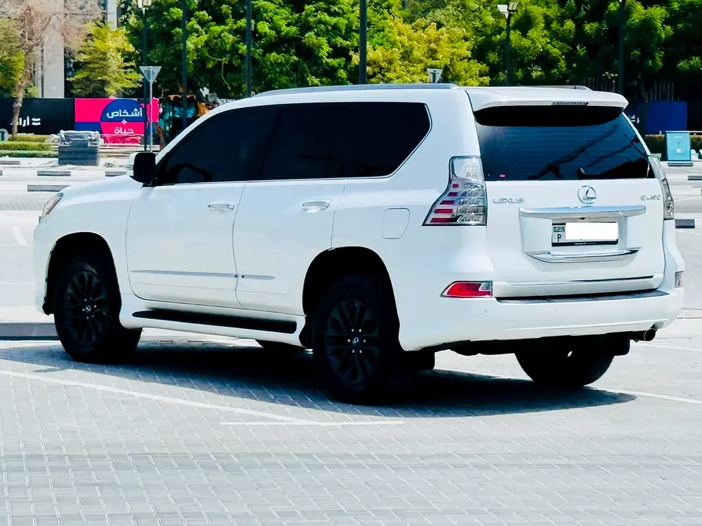 Lexus GX 460 Luxury 2014 - GCC Specs -  Perfect Condition - Image 5