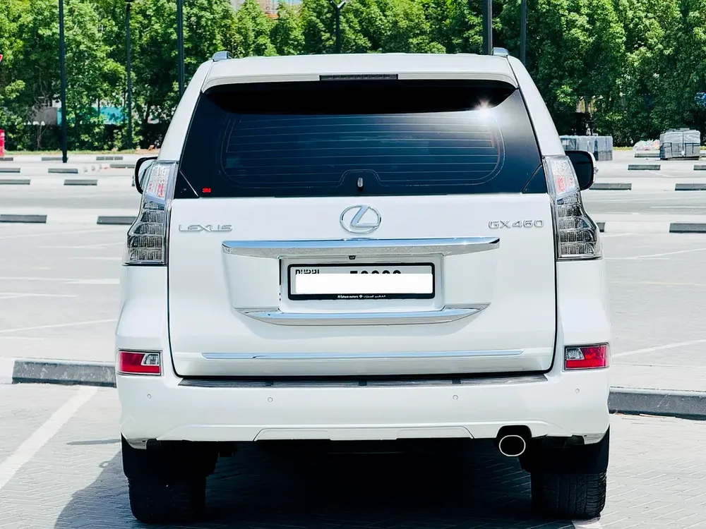 Lexus GX 460 Luxury 2014 - GCC Specs -  Perfect Condition - Image 6