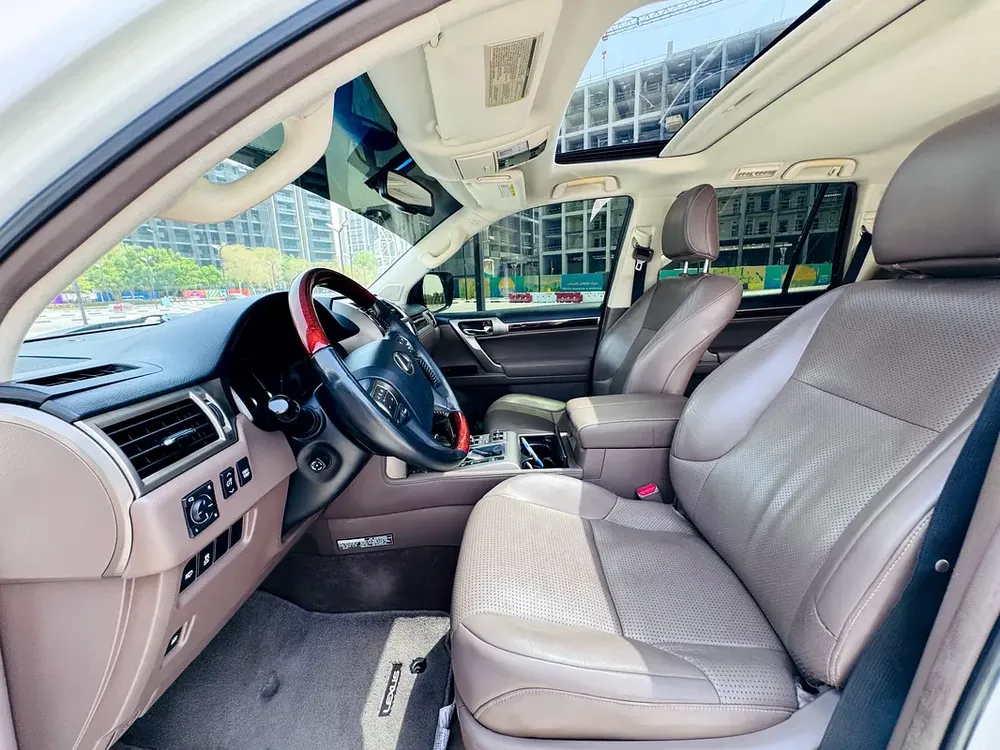 Lexus GX 460 Luxury 2014 - GCC Specs -  Perfect Condition - Image 7