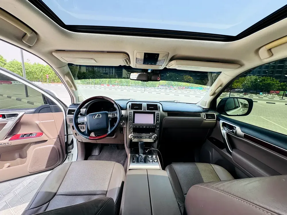 Lexus GX 460 Luxury 2014 - GCC Specs -  Perfect Condition - Image 8