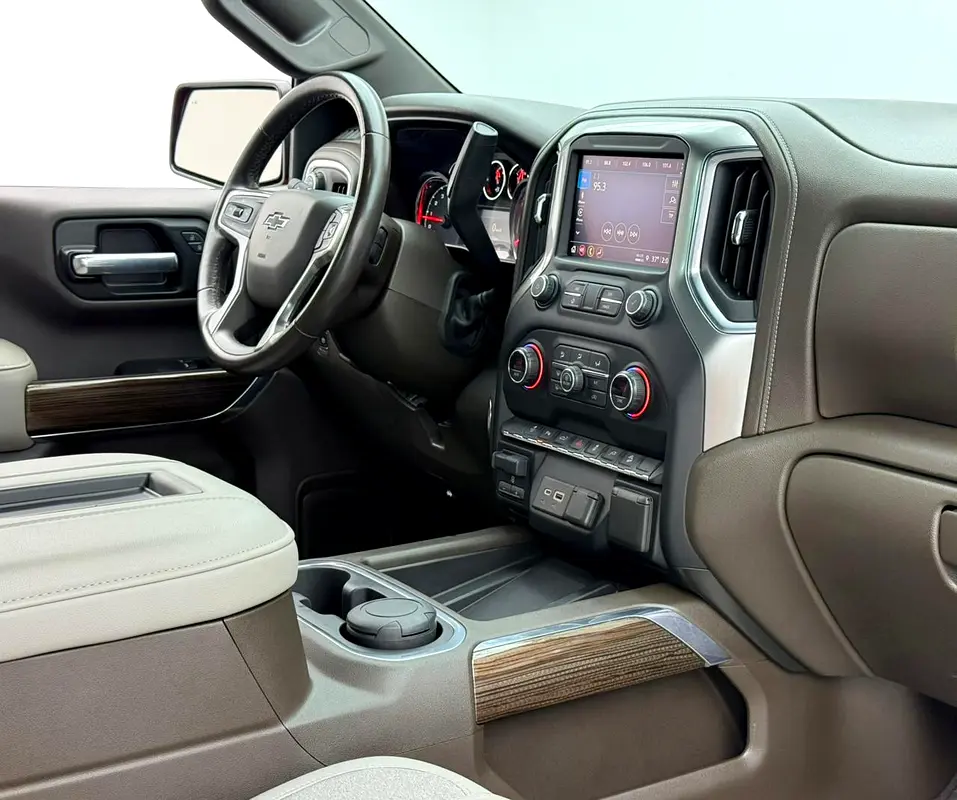 2021 Chevrolet Silverado LT Trail Boss, 1 Year Unlimited Km Warranty, Full Service History, GCC - Image 9