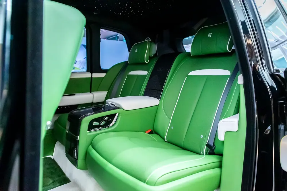 Rolls-Royce Certified Pre-Owned Black Badge Cullinan - Image 10