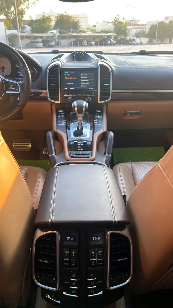 Porsche Cayenne S 2015 - GCC Specs - Excellent Condition - Image 6