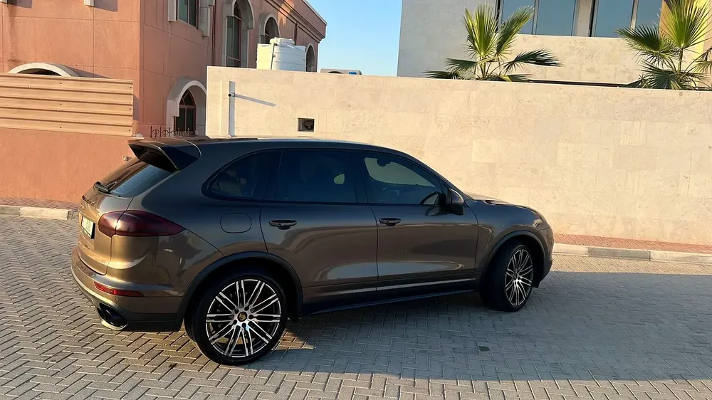 Porsche Cayenne S 2015 - GCC Specs - Excellent Condition - Image 7