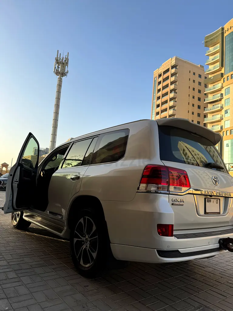 Toyota Land Cruiser GXR Grand Touring 2020 | GCC Specs | Pristine Condition - Image 4