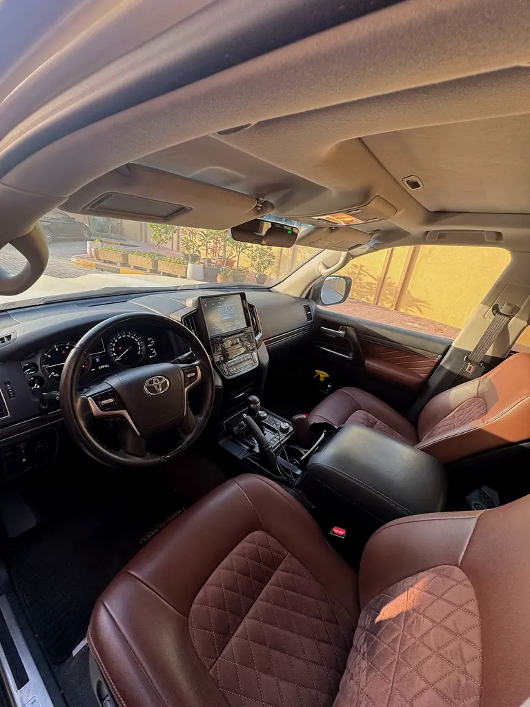 Toyota Land Cruiser GXR Grand Touring 2020 | GCC Specs | Pristine Condition - Image 7