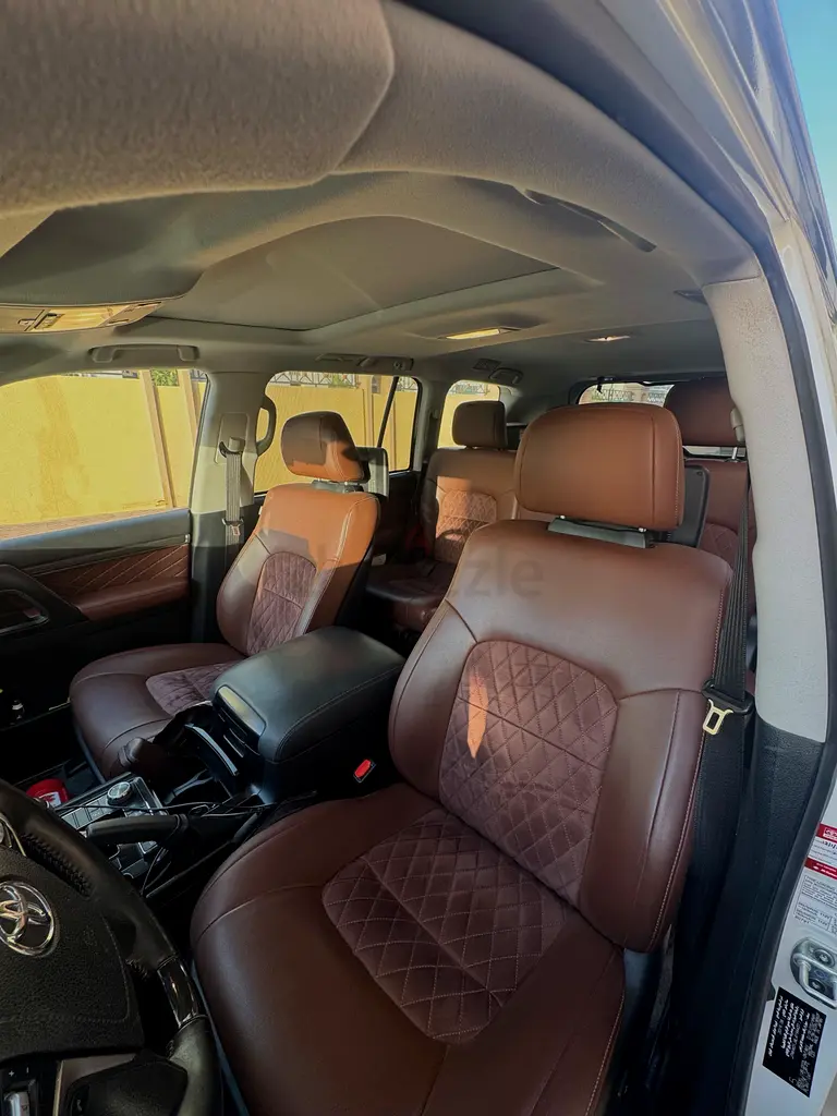 Toyota Land Cruiser GXR Grand Touring 2020 | GCC Specs | Pristine Condition - Image 8