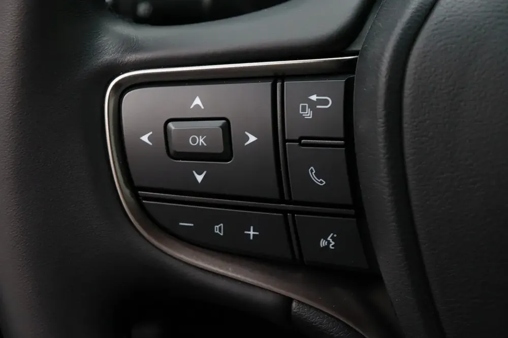 **Special offer** 2023 UX SUV P 2.0L CVT Premier - Image 7