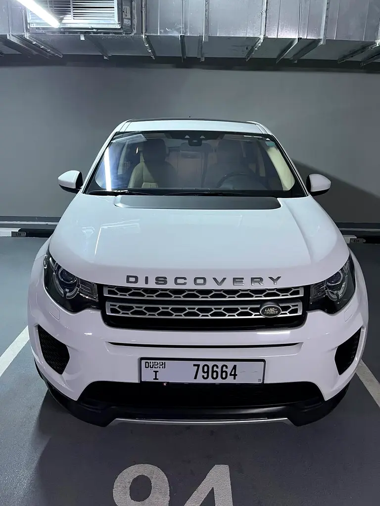 VERY LOW MILEAGE, FULL DEALER SERVICE HISTORY, LIKE BRAND NEW, GCC SPECS DISCOVERY SPORT HSE 4WD - Image 7