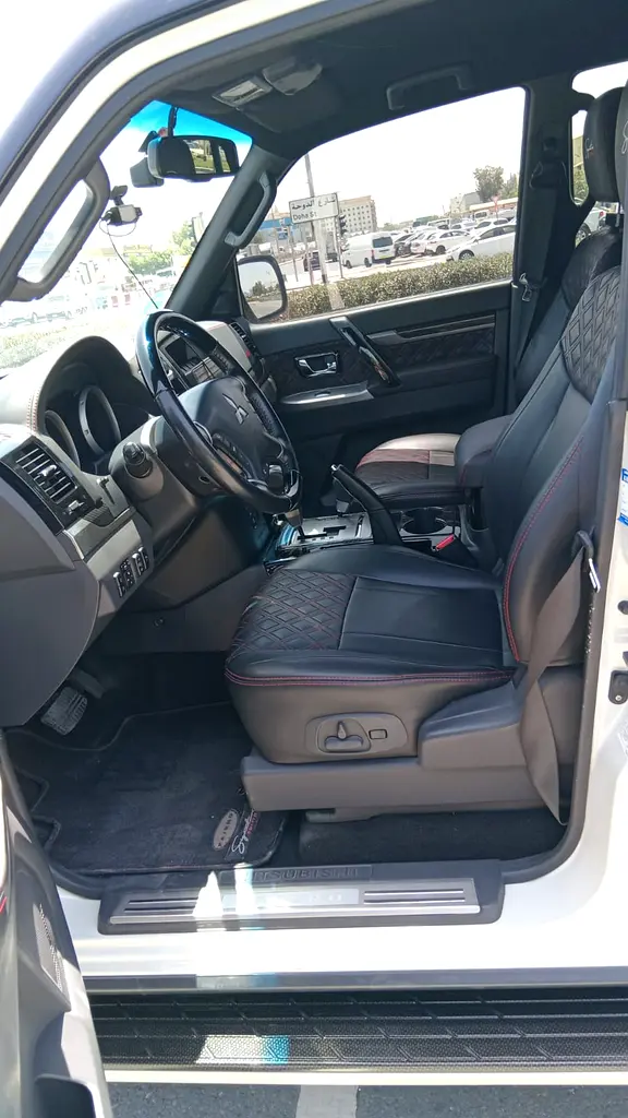 Mitsubishi Pajero Signature Edition 2020 | GCC Specs | Pristine Condition Lady Driven - Image 10