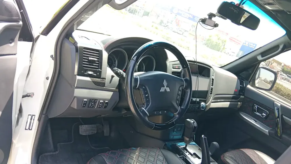 Mitsubishi Pajero Signature Edition 2020 | GCC Specs | Pristine Condition Lady Driven - Image 9
