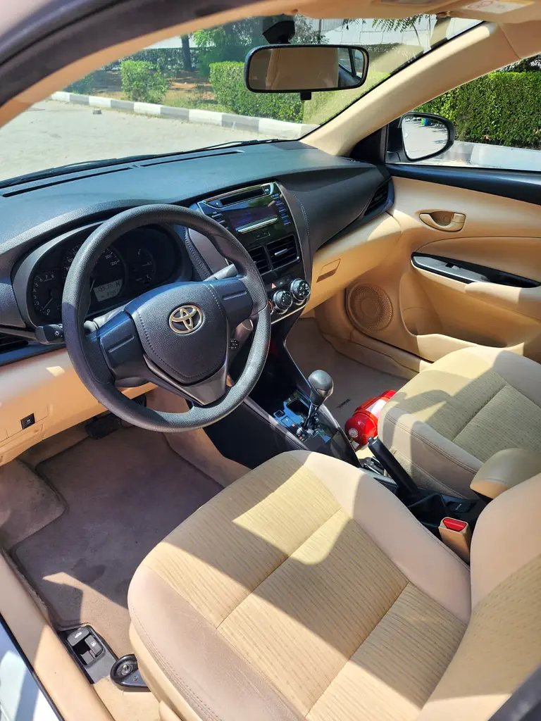 Toyota yaris 1.5 SE 2021  full service history accidents free GCC - Image 11