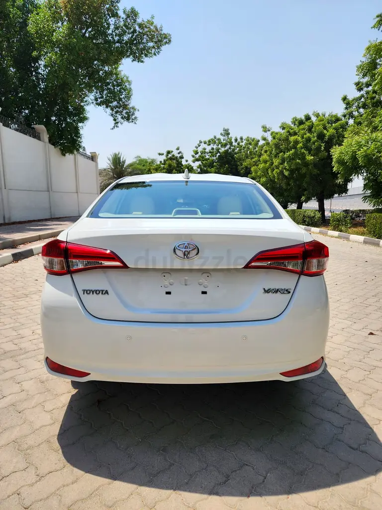 Toyota yaris 1.5 SE 2021  full service history accidents free GCC - Image 6