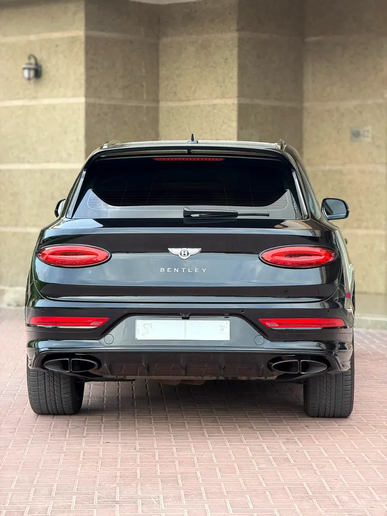 Bentley Bentayga S - GCC Specs 2022 Black Gcc Under warranty - Image 4