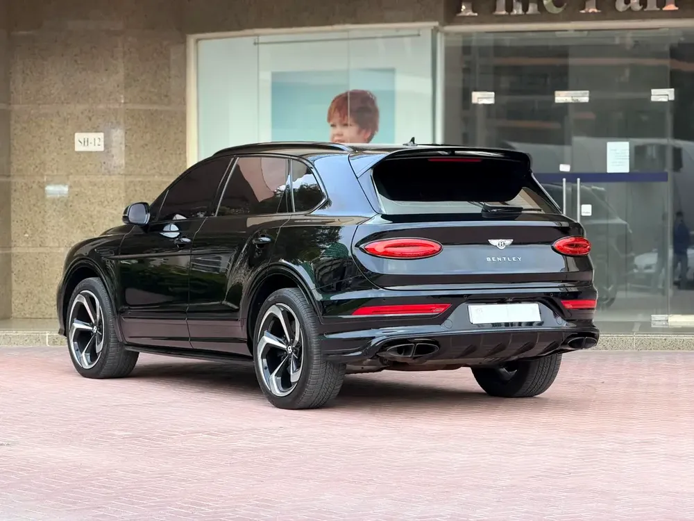 Bentley Bentayga S - GCC Specs 2022 Black Gcc Under warranty - Image 8