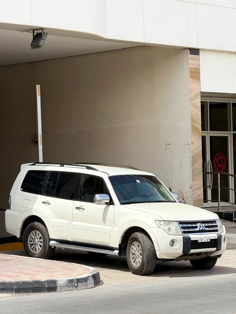 Mitsubishi Pajero GLS MID 2011 - GCC Specs - Image 5