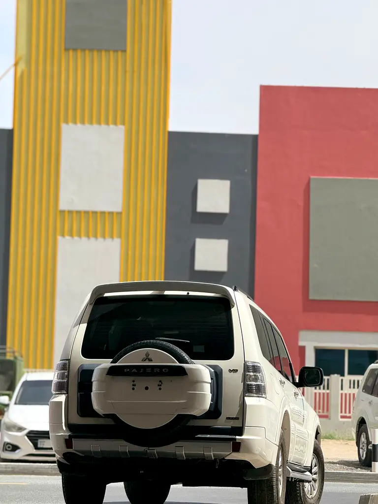 Mitsubishi Pajero GLS MID 2011 - GCC Specs - Image 6