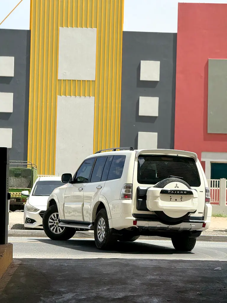 Mitsubishi Pajero GLS MID 2011 - GCC Specs - Image 8