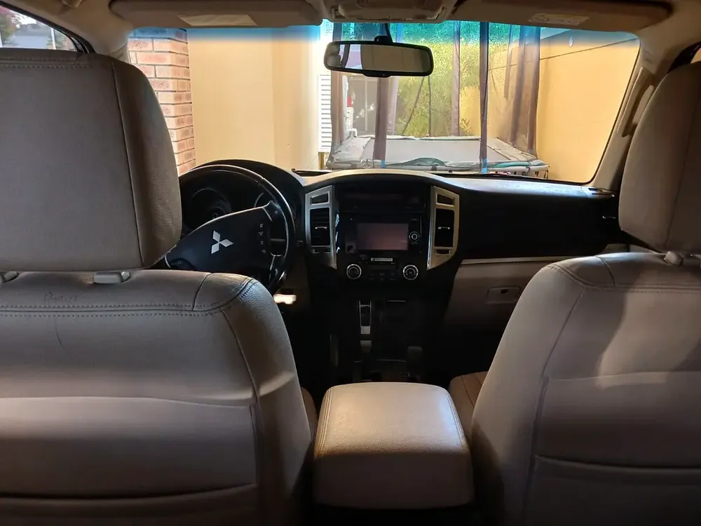Mitsubishi Pajero 3.8L GLS Top 5 Door 2016 GCC Specs - Image 5