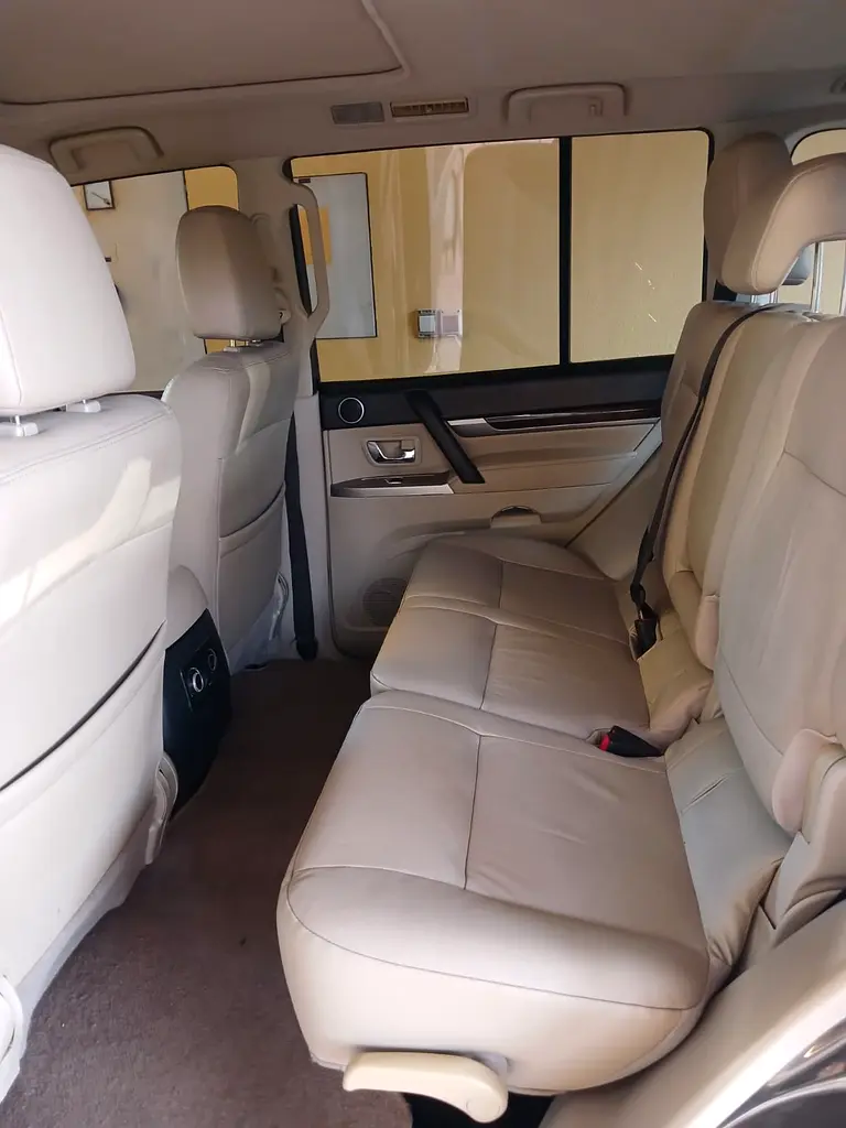 Mitsubishi Pajero 3.8L GLS Top 5 Door 2016 GCC Specs - Image 6