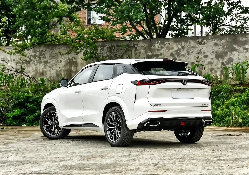 changan UNIZ white color - Image 4