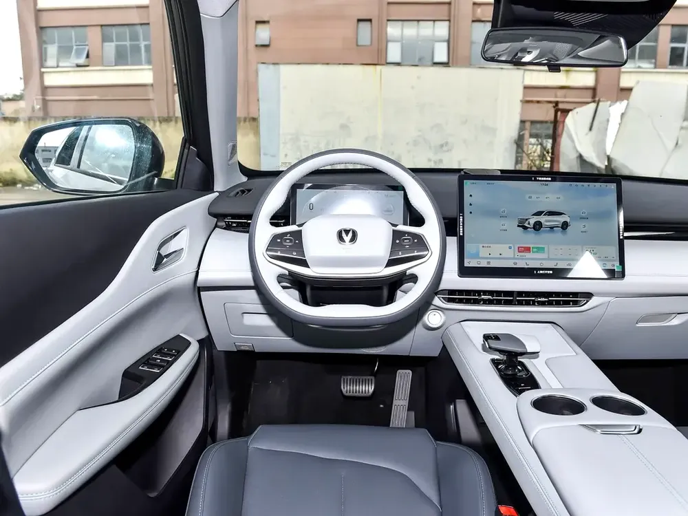 changan UNIZ white color - Image 6