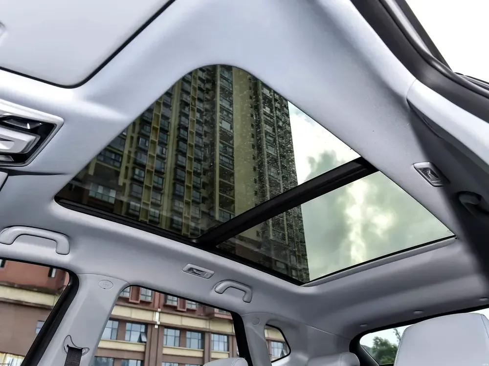 changan UNIZ white color - Image 9