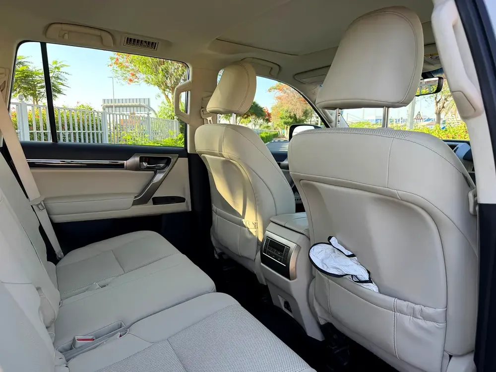 Lexus GX 460 Premium Plus 2020 | GCC Specs | Low Mileage | Excellent Condition - Image 10