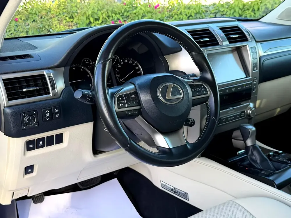 Lexus GX 460 Premium Plus 2020 | GCC Specs | Low Mileage | Excellent Condition - Image 12
