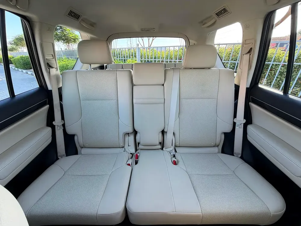 Lexus GX 460 Premium Plus 2020 | GCC Specs | Low Mileage | Excellent Condition - Image 14